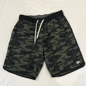 Men’s Vuori Banks Camo Shorts - Medium